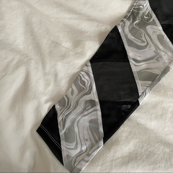 Shimmery Marble Silver and White Leggings Size Small from VS Pink - Picture 5 of 7